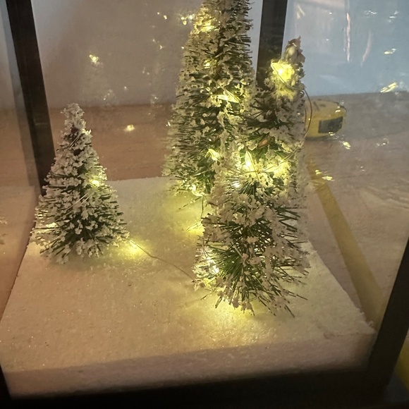 Bottlebrush Christmas Tree Lantern - Battery Operated - Picture 2 of 4